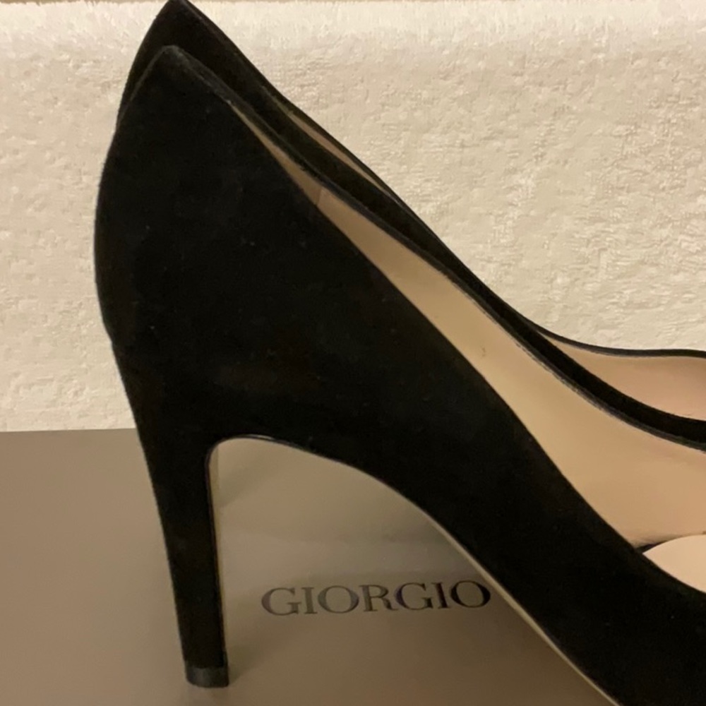 SOLD- Giorgio Armani Décolleté Suede Shoe - Picture 5 of 13